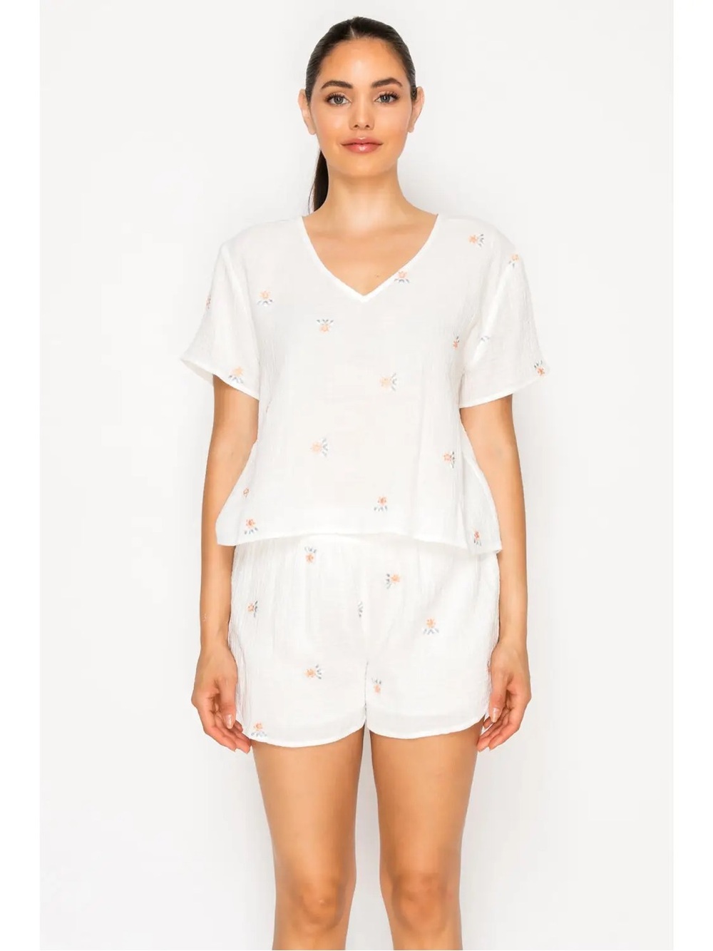 NWT Soft White Floral Embroidered V-Neck Gauze Set